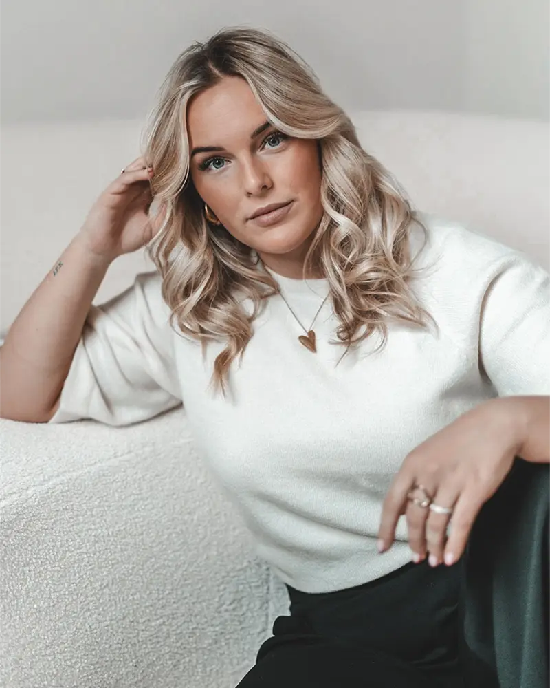 Jeneh Moving Socials